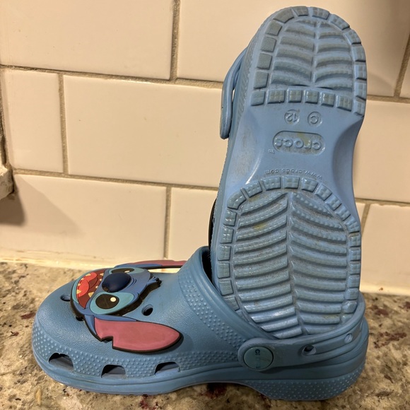 Stitch Crocs - Picture 2 of 5